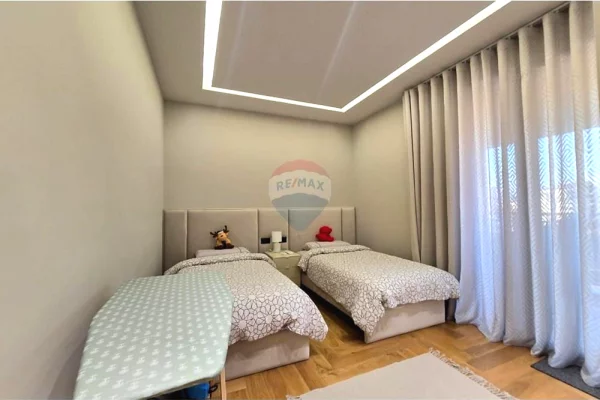 Shtepi ne shitje Apartament ne Tirane, 2+1, Mobilimi E mobiluar, Pagesa 470,000  Euro.