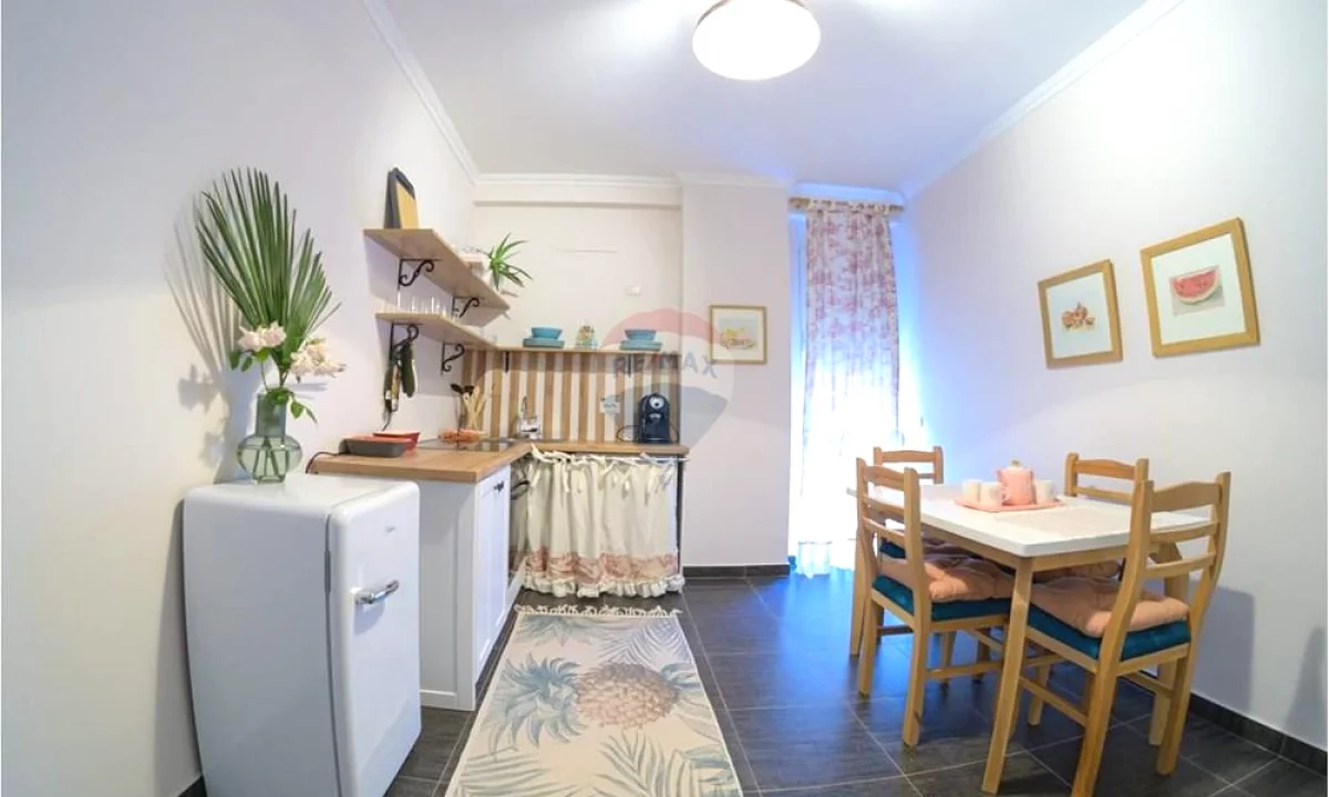 Shtepi ne shitje Apartament ne Tirane, 2+1, Mobilimi E mobiluar, Pagesa 250,000  Euro.