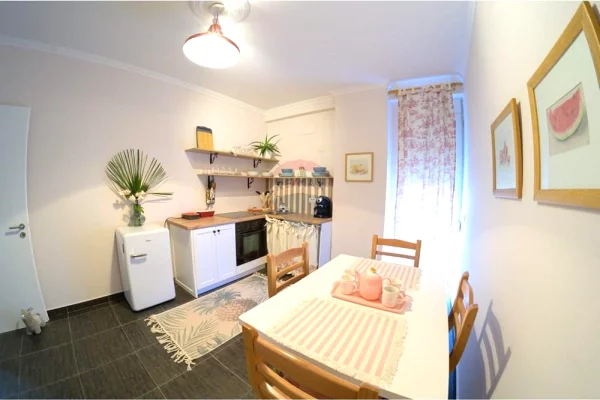 Shtepi ne shitje Apartament ne Tirane, 2+1, Mobilimi E mobiluar, Pagesa 250,000  Euro.