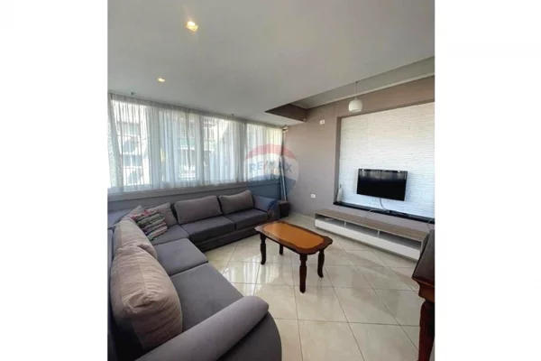Shtepi ne shitje Apartament ne Tirane, 2+1, Mobilimi E mobiluar, Pagesa 180,000  Euro.