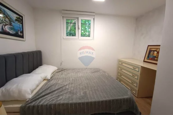 Shtepi me qera Apartament ne Tirane, 2+1, Mobilimi E mobiluar, Pagesa 800  Euro.