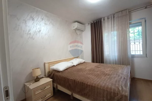 Shtepi me qera Apartament ne Tirane, 2+1, Mobilimi E mobiluar, Pagesa 800  Euro.