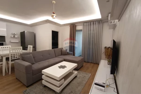 Shtepi me qera Apartament ne Tirane, 2+1, Mobilimi E mobiluar, Pagesa 800  Euro.