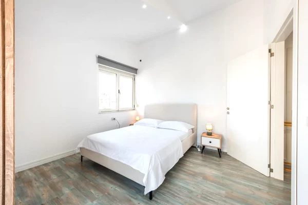 Shtepi me qera Apartament ne Tirane, 2+1, Mobilimi E mobiluar, Pagesa 940  Euro.