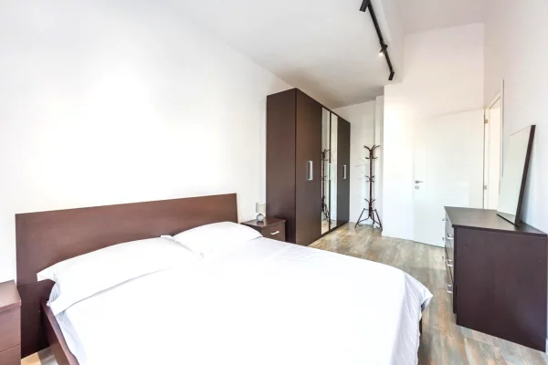 Shtepi me qera Apartament ne Tirane, 2+1, Mobilimi E mobiluar, Pagesa 940  Euro.