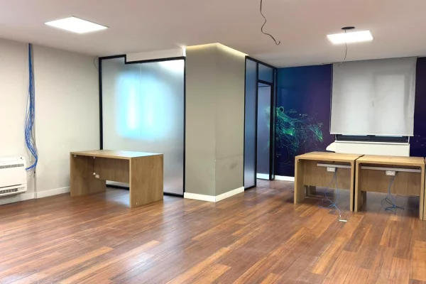 Zyre me Qira afer Shallvareve!