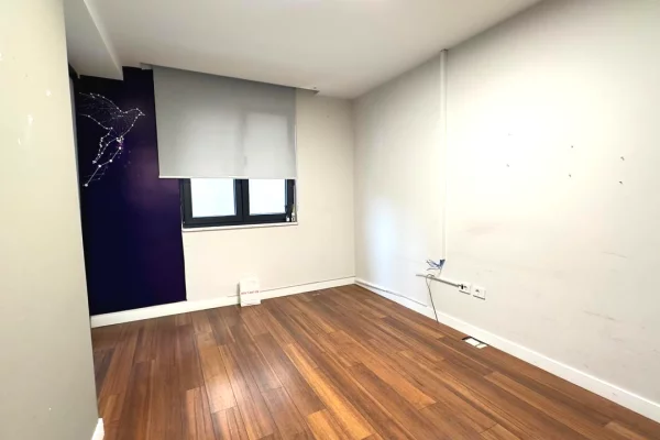 Zyre me Qira afer Shallvareve!