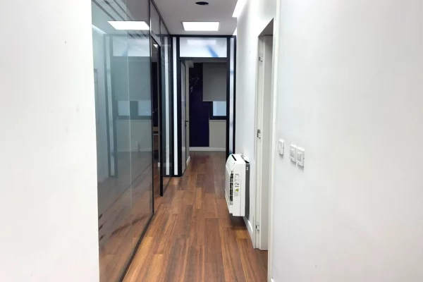 Zyre me Qira afer Shallvareve!