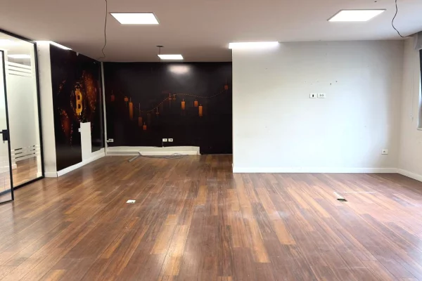 Zyre me Qira afer Shallvareve!