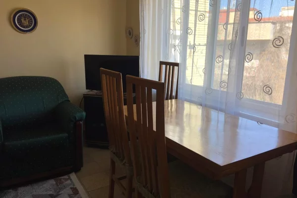 Shtepi me qera Apartament ne Tirane, 1+1, Mobilimi E mobiluar, Pagesa 400  Euro.