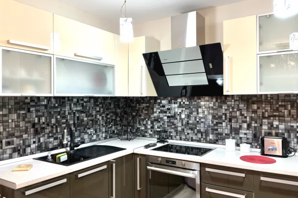 Shtepi me qera Apartament ne Tirane, 2+1, Mobilimi E mobiluar, Pagesa 1,000  Euro.