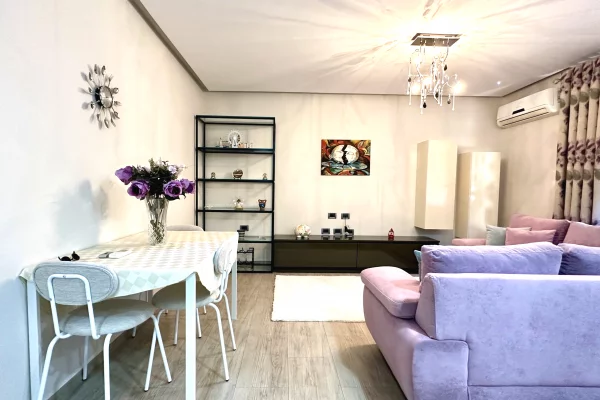 Shtepi me qera Apartament ne Tirane, 2+1, Mobilimi E mobiluar, Pagesa 1,000  Euro.