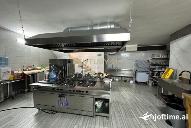 Ambient biznesi me qera 5+1 ne Durres - 15,000 Euro