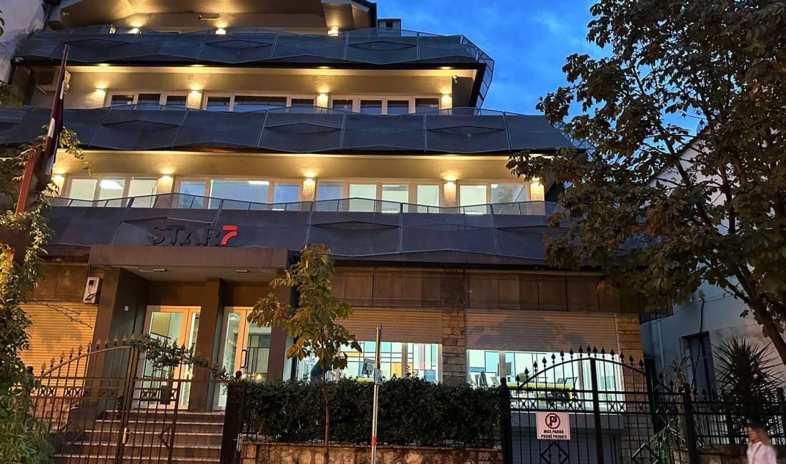 Ambjent biznesi me sip 1300m2 ne total. Qeraja 120.000 lek/ ne muaj.