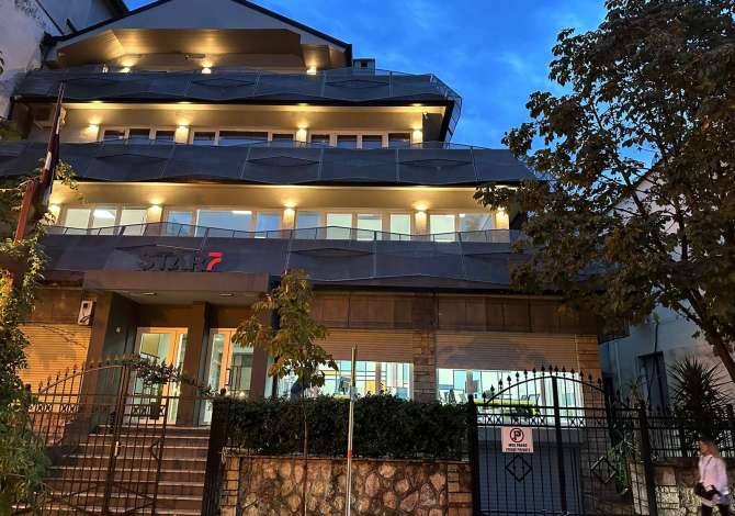 Ambient biznesi me qera 2+1 ne Tirane - 120,000 Leke