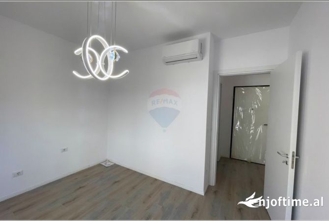 Ambiente Commerciale in Affitto 3+1 a Tirana - 750 Euro