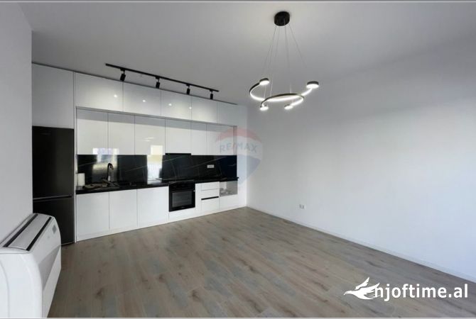 Ambiente Commerciale in Affitto 3+1 a Tirana - 750 Euro