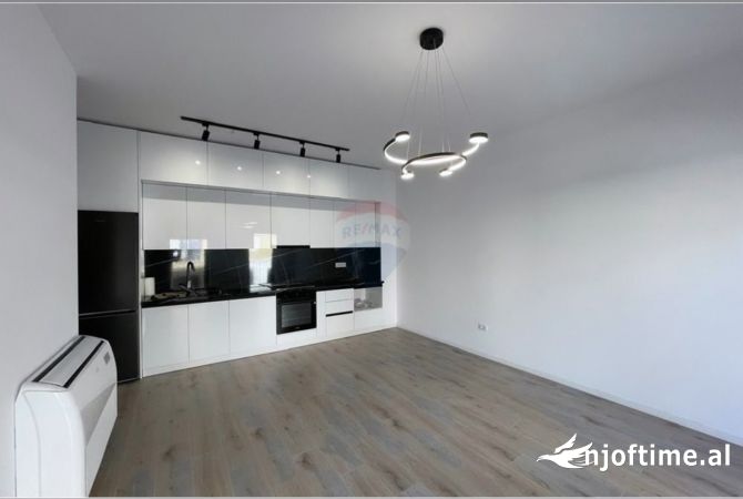 Ambiente Commerciale in Affitto 3+1 a Tirana - 750 Euro