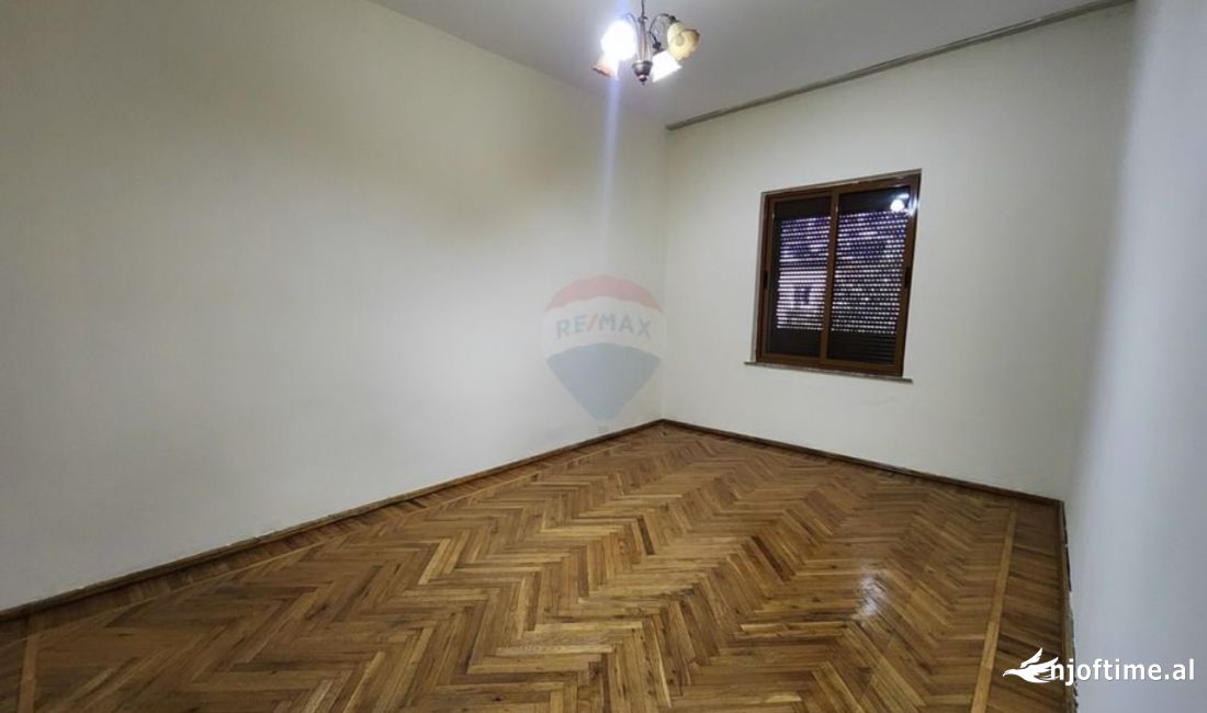 Ambient per zyra ne Bllok