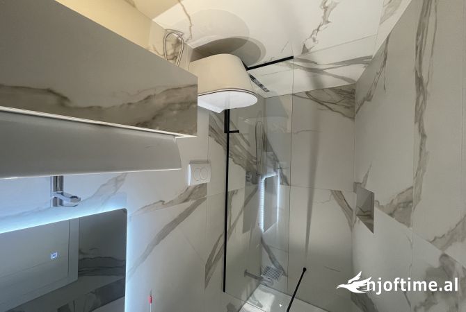 Zyra me qira + parkim tek Lake View!