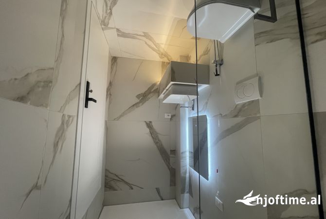 Zyra me qira + parkim tek Lake View!