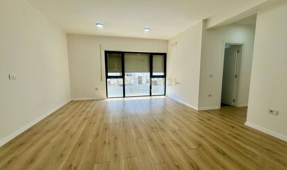 Zyra per Qera te Juridiku- 800 Euro!!