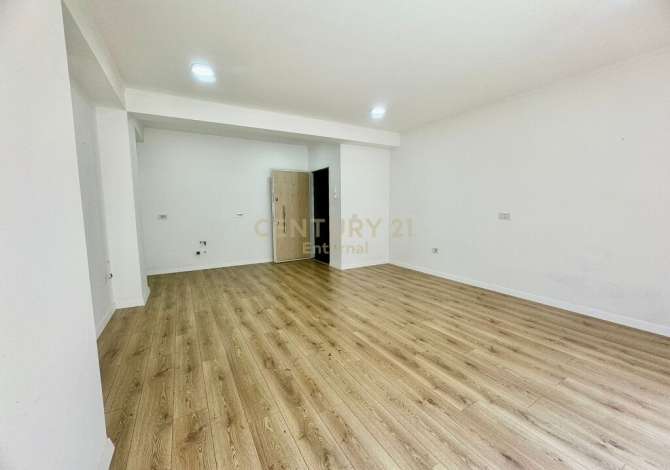 Zyra per Qera te Juridiku- 800 Euro!!