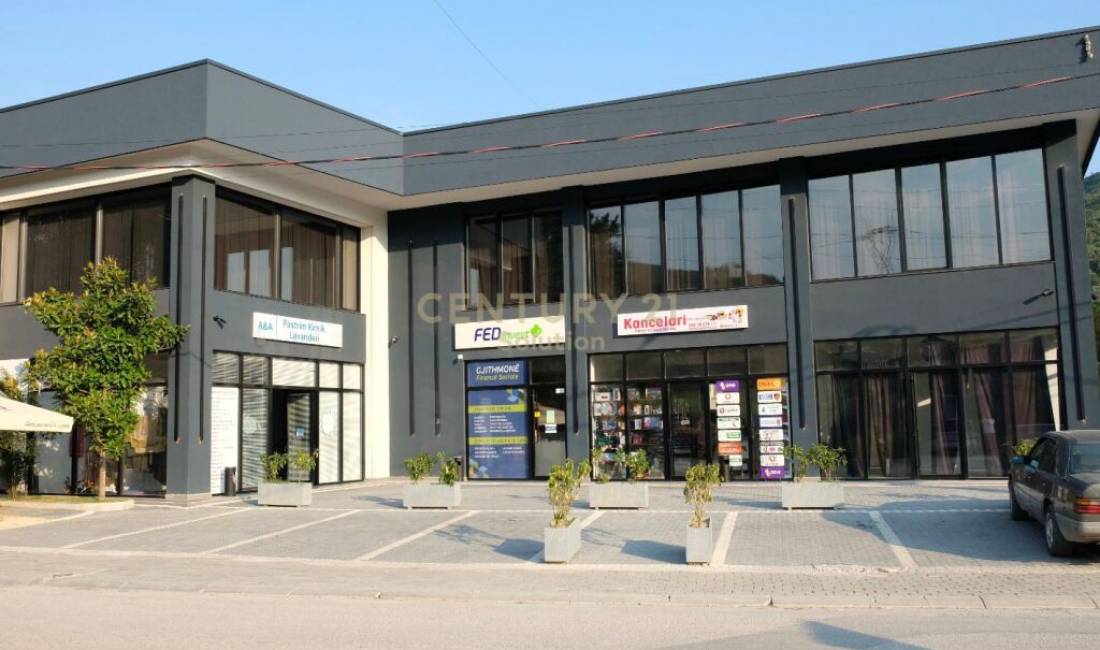 JEPET ME QIRA AMBIENT 200 M2 TEK RRETHRROTULLIMI I MULLETIT- 2000 Euro!!