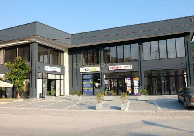 Ambiente Commerciale in Affitto 1+1 a Tirana - 2,000 Euro
