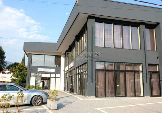 Ambiente Commerciale in Affitto 1+1 a Tirana - 2,000 Euro