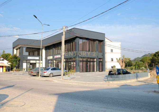 JEPET ME QIRA AMBIENT 200 M2 TEK RRETHRROTULLIMI I MULLETIT- 2000 Euro!!