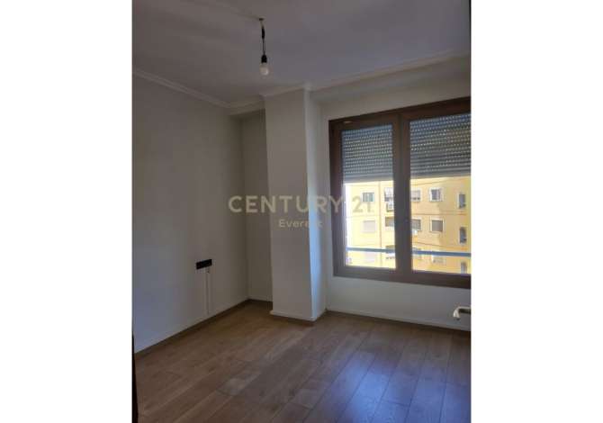 Ambient biznesi me qera 3+1 ne Tirane - 1,000 Euro