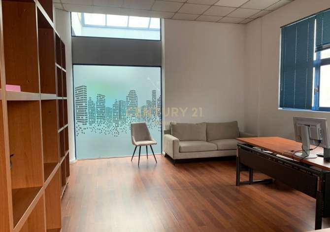 Ambiente Commerciale in Affitto 3+1 a Tirana - 500 Euro