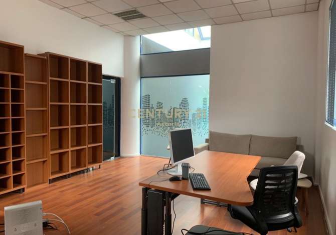 Ambiente Commerciale in Affitto 3+1 a Tirana - 500 Euro