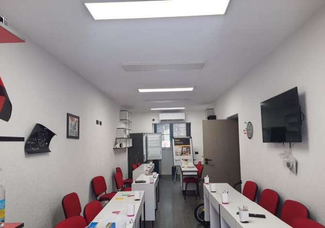 Ambiente Commerciale in Affitto 3+1 a Tirana - 800 Euro