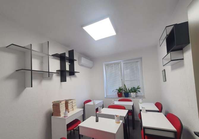 Ambiente Commerciale in Affitto 3+1 a Tirana - 800 Euro