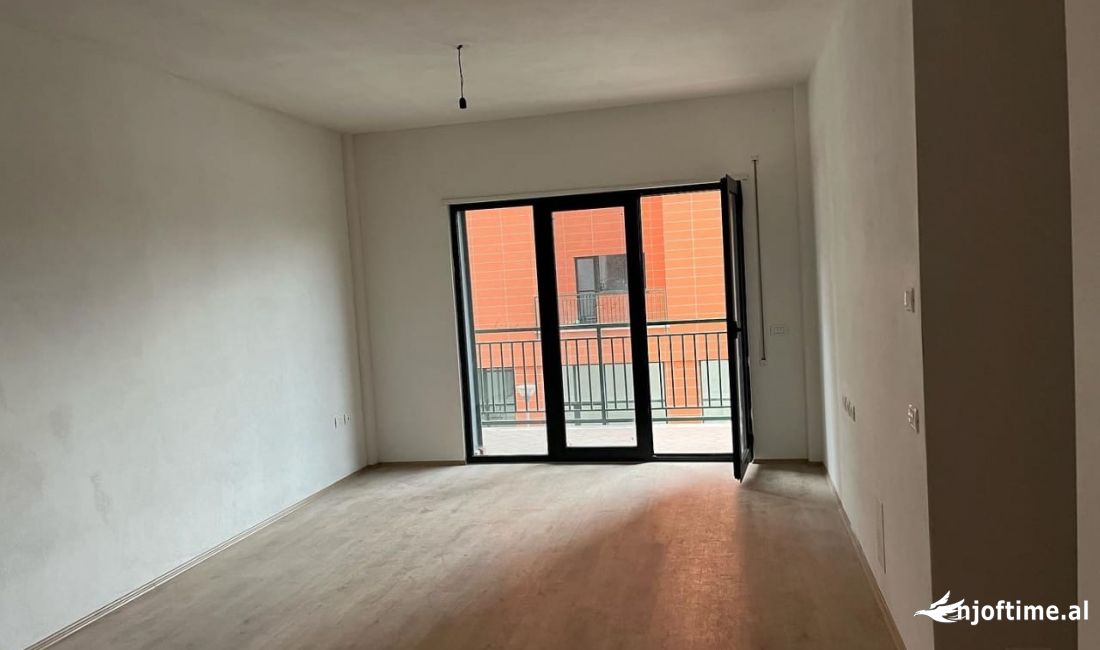 Jepet Ambjent Per Zyra ose Banim + Post Parkimi tek Green City- 400 Euro!!