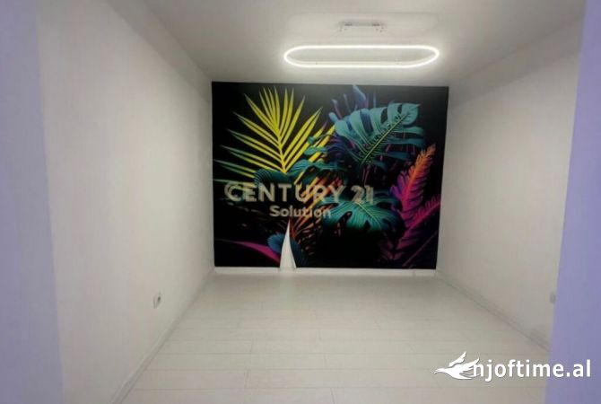 Ambiente Commerciale in Affitto 3+1 a Tirana - 800 Euro