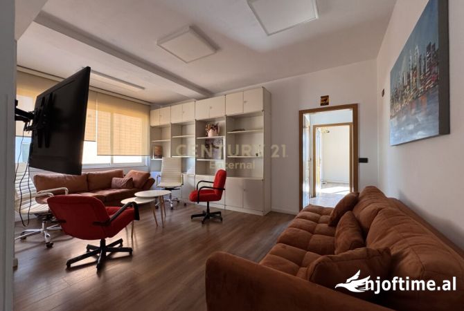 Ambiente Commerciale in Affitto 3+1 a Tirana - 1,400 Euro