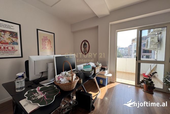 Ambient / Zyra per Qera ne Bllok!!