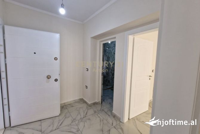 Ambiente Commerciale in Affitto 3+1 a Tirana - 500 Euro