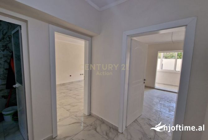 Ambiente Commerciale in Affitto 3+1 a Tirana - 500 Euro