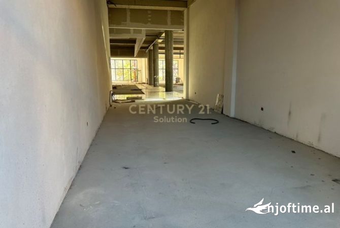 Ambiente Commerciale in Affitto 3+1 a Tirana - 1,500 Euro