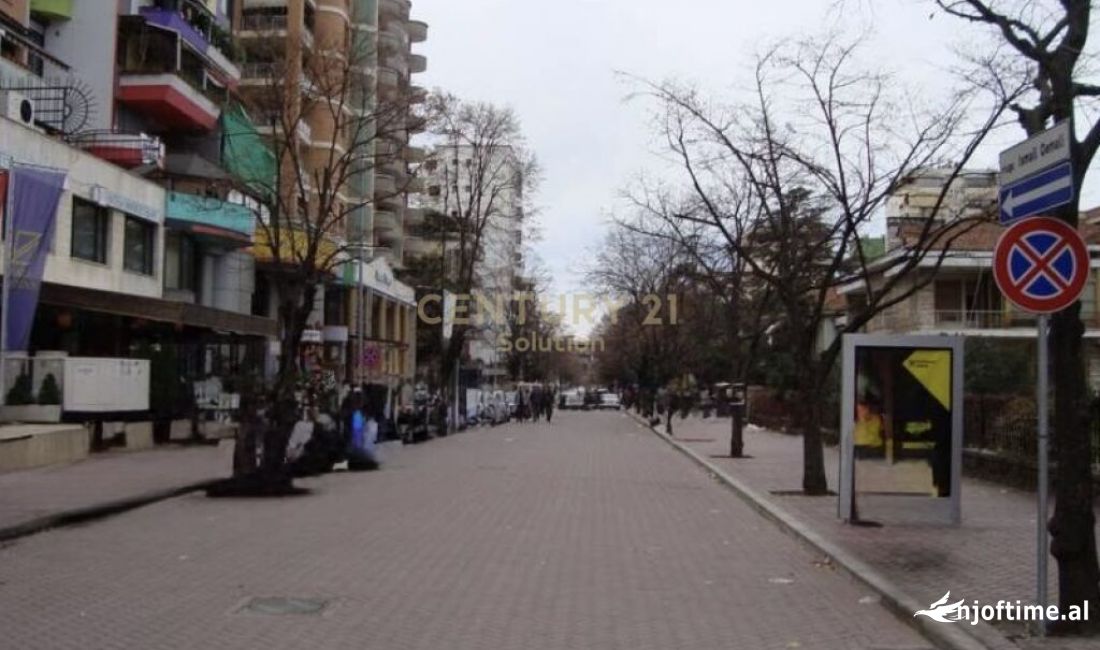 AMBJENT KOMERCIAL PER QIRA NE BLLOK- 406m2 - 6000 Euro!!