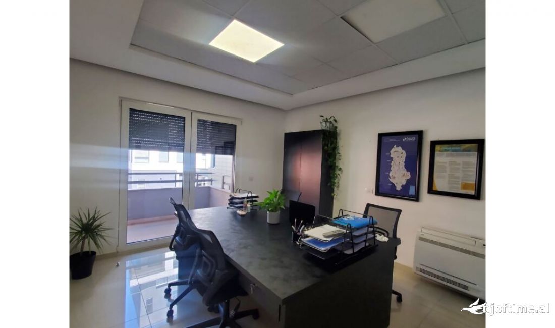 Zyre Per Qira Ne Rrugen E Kavajes!