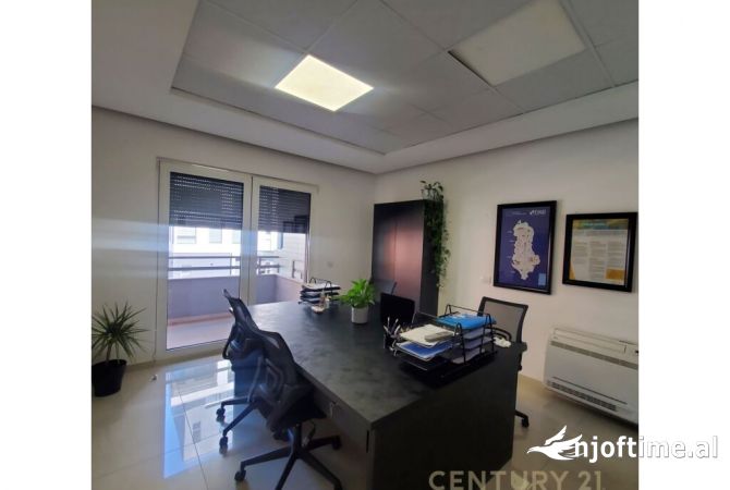 Zyre Per Qira Ne Rrugen E Kavajes!