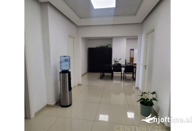 Zyre Per Qira Ne Rrugen E Kavajes!