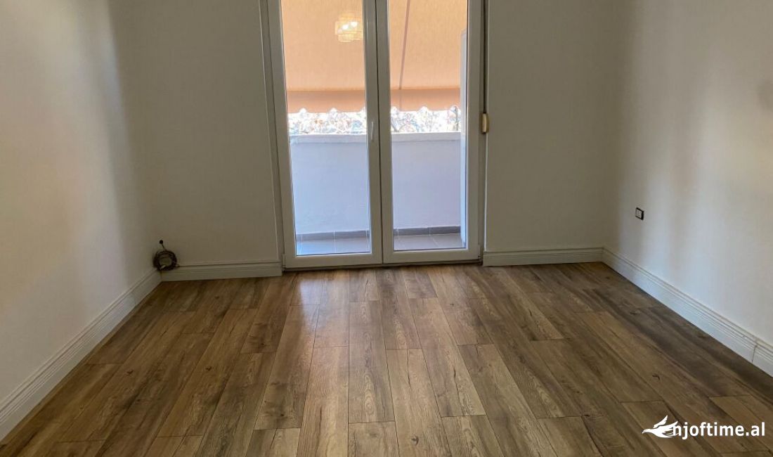 TEK RRUGA E KAVAJES JAPIM ME QIRA AMBIENT PER BANIM OSE ZYRE 2+1