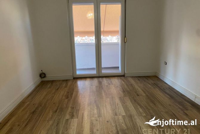 TEK RRUGA E KAVAJES JAPIM ME QIRA AMBIENT PER BANIM OSE ZYRE 2+1