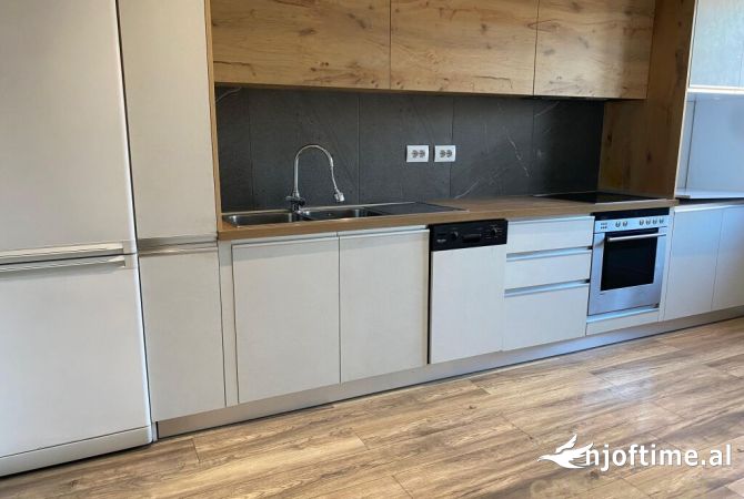 TEK RRUGA E KAVAJES JAPIM ME QIRA AMBIENT PER BANIM OSE ZYRE 2+1